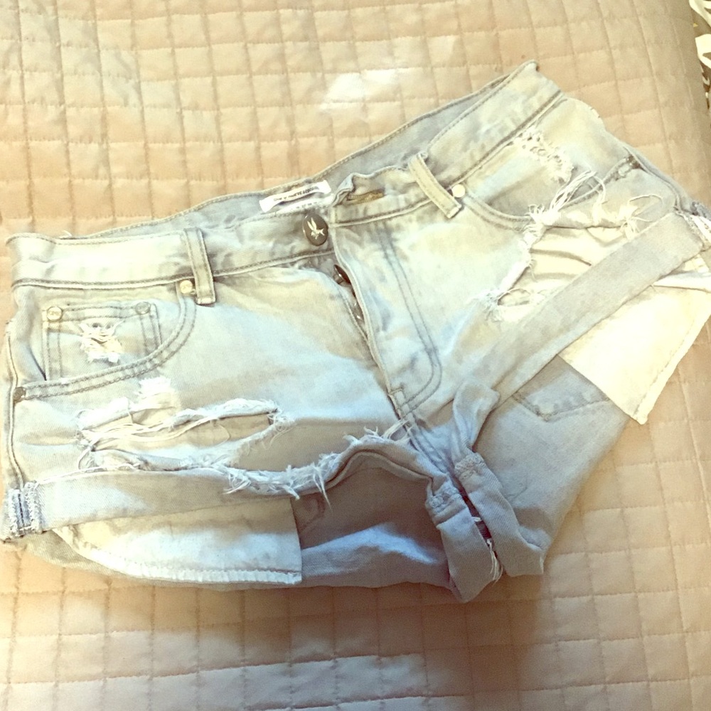 ARITZIA ripped Jean Shorts